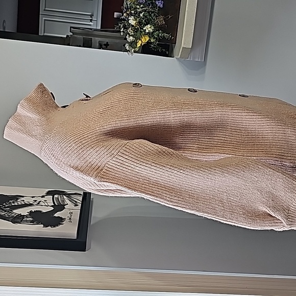 STYLEWE NWT cardegan sweater size med, supper soft and cozy. Wooden butt… - Picture 4 of 12